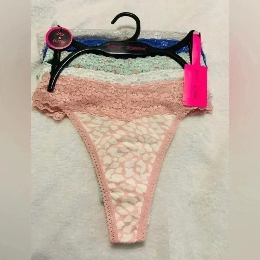 BETSEY JOHNSON PACK OF  5 LACE THONGS L